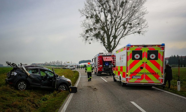 Schwerer Verkehrsunfall in einem Kreuzungsbereich in Hochburg-Ach