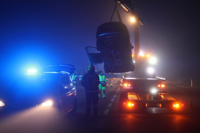 Schwerer Verkehrsunfall mit drei beteiligten Autos auf Steyrer Strae bei Kronstorf