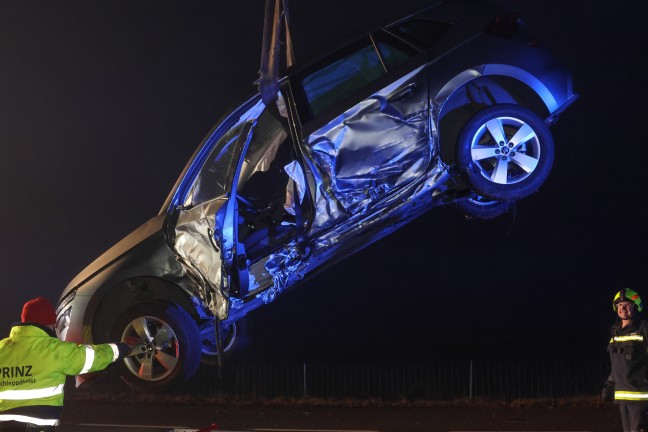 Schwerer Verkehrsunfall mit drei beteiligten Autos auf Steyrer Strae bei Kronstorf