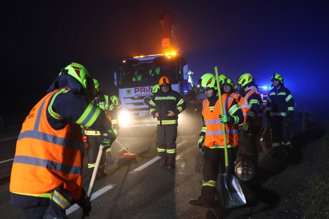 Schwerer Verkehrsunfall mit drei beteiligten Autos auf Steyrer Strae bei Kronstorf
