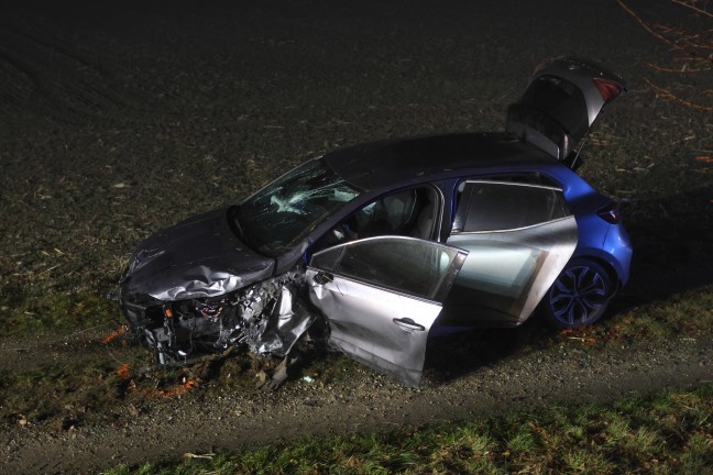 Schwerer Verkehrsunfall mit drei beteiligten Autos auf Steyrer Strae bei Kronstorf