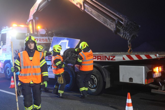 Schwerer Verkehrsunfall mit drei beteiligten Autos auf Steyrer Strae bei Kronstorf