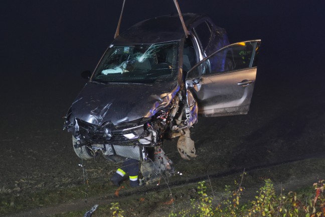 Schwerer Verkehrsunfall mit drei beteiligten Autos auf Steyrer Strae bei Kronstorf
