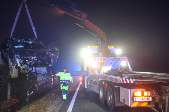 Schwerer Verkehrsunfall mit drei beteiligten Autos auf Steyrer Strae bei Kronstorf