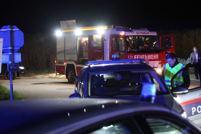 Crash zwischen Linienbus und Auto auf Pyhrnpass Strae in Thalheim bei Wels fordert zwei Verletzte