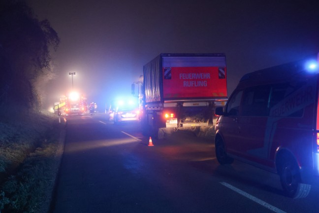 Menschenrettung nach schwerem Verkehrsunfall zwischen PKW und Kleintransporter in Wilhering