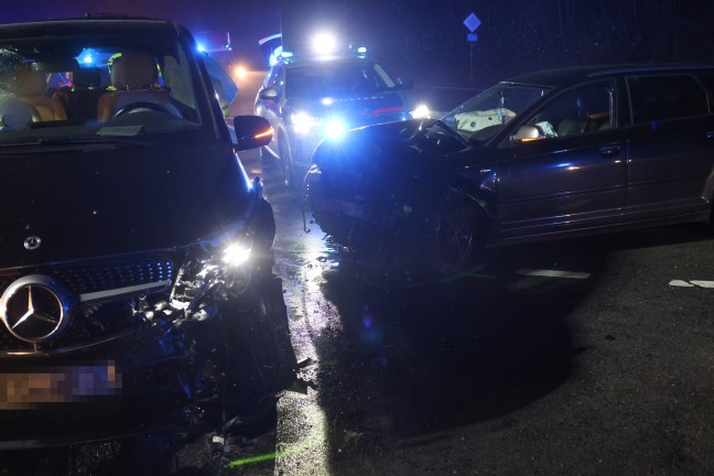 Drei Verletzte bei heftigem Kreuzungscrash auf Wallerner Strae in Pichl bei Wels
