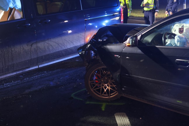 Drei Verletzte bei heftigem Kreuzungscrash auf Wallerner Strae in Pichl bei Wels