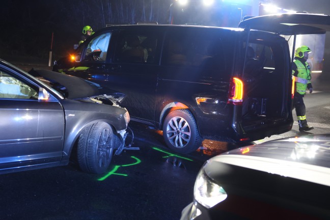 Drei Verletzte bei heftigem Kreuzungscrash auf Wallerner Strae in Pichl bei Wels