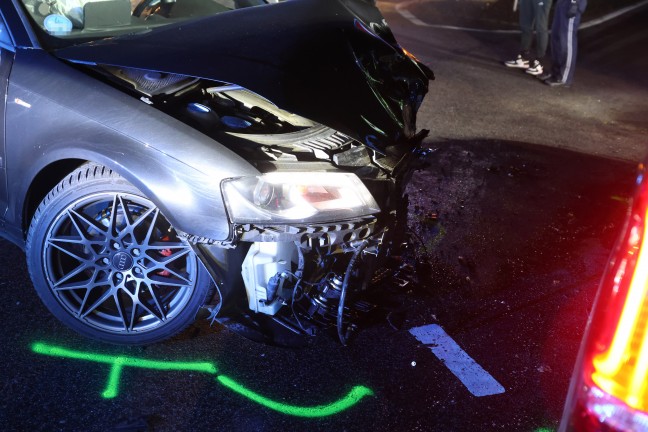 Drei Verletzte bei heftigem Kreuzungscrash auf Wallerner Strae in Pichl bei Wels