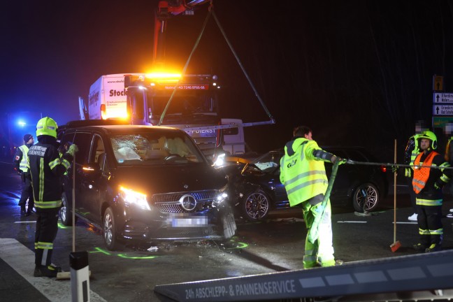 Drei Verletzte bei heftigem Kreuzungscrash auf Wallerner Strae in Pichl bei Wels