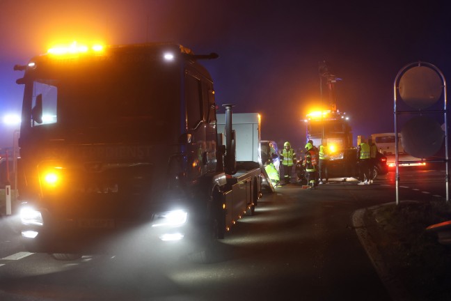 Drei Verletzte bei heftigem Kreuzungscrash auf Wallerner Strae in Pichl bei Wels