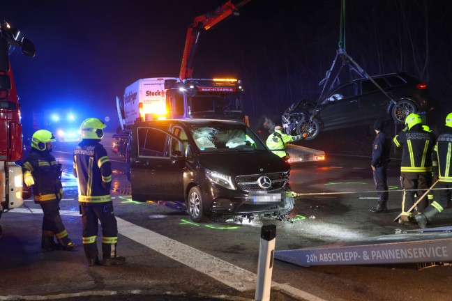 Drei Verletzte bei heftigem Kreuzungscrash auf Wallerner Strae in Pichl bei Wels