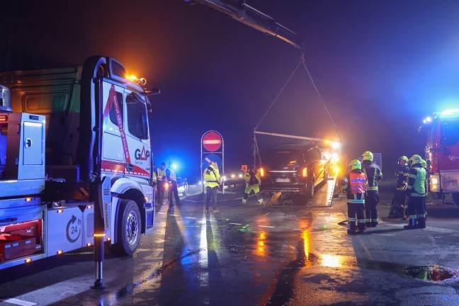Drei Verletzte bei heftigem Kreuzungscrash auf Wallerner Strae in Pichl bei Wels