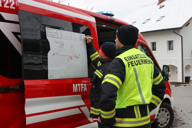 Schneepflug sorgte ungewollt fr rutschige Strae in Grnburg