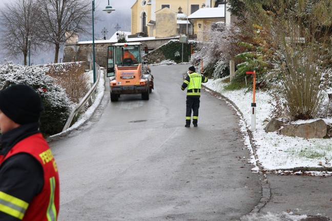 Schneepflug sorgte ungewollt fr rutschige Strae in Grnburg