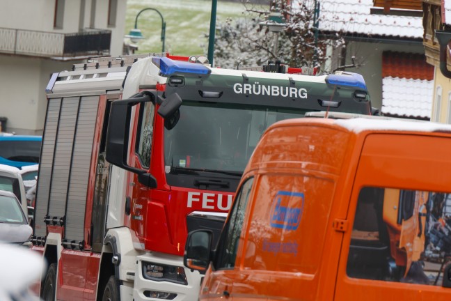 Schneepflug sorgte ungewollt fr rutschige Strae in Grnburg