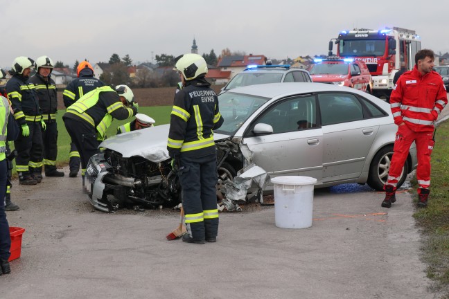 Frontalcrash zwischen zwei Autos in Enns fordert vier Verletzte