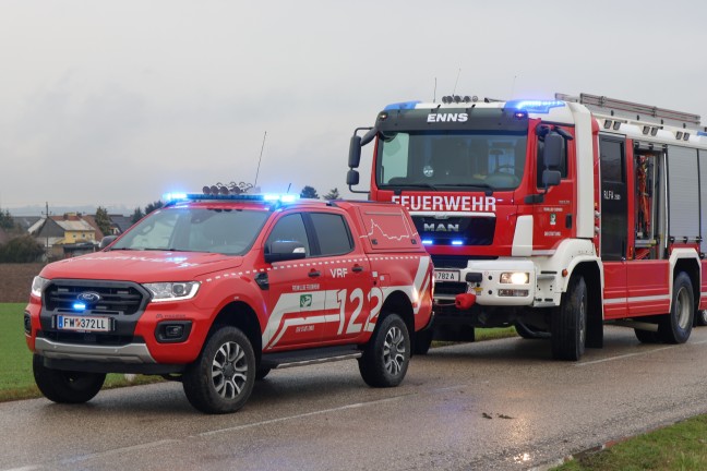 Frontalcrash zwischen zwei Autos in Enns fordert vier Verletzte