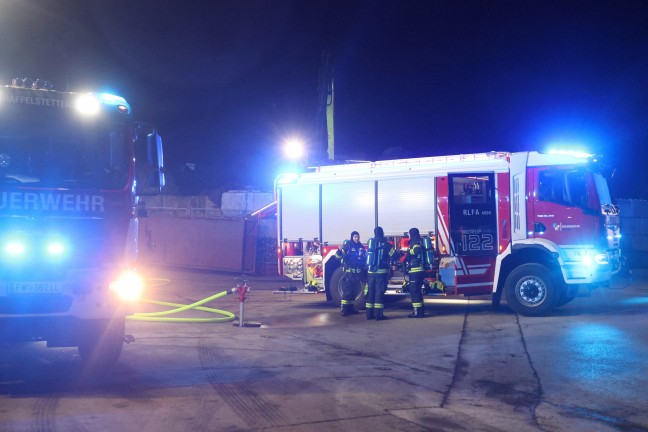 Brand bei einem Schrottplatz in Asten rasch unter Kontrolle gebracht