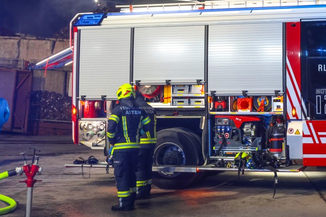 Brand bei einem Schrottplatz in Asten rasch unter Kontrolle gebracht