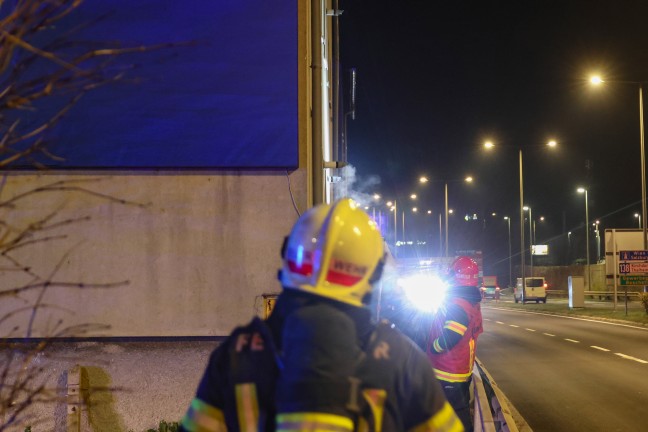 Brandverdacht: Schnelle Entwarnung nach gemeldetem Wohnungsbrand in Wels-Pernau