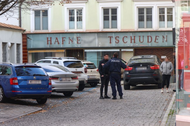 Dreister Falschparker in Wels-Innenstadt beschftigte Feuerwehr, Polizei und Abschleppdienst