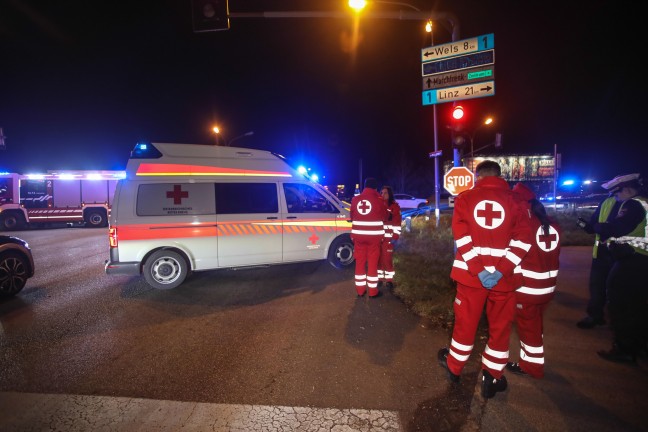 Schwerer Kreuzungscrash auf Wiener Strae in Marchtrenk fordert eine verletzte Person