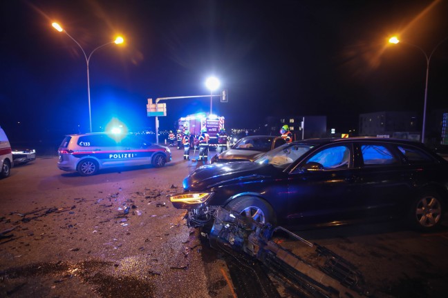 Schwerer Kreuzungscrash auf Wiener Strae in Marchtrenk fordert eine verletzte Person