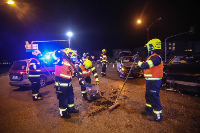 Schwerer Kreuzungscrash auf Wiener Strae in Marchtrenk fordert eine verletzte Person