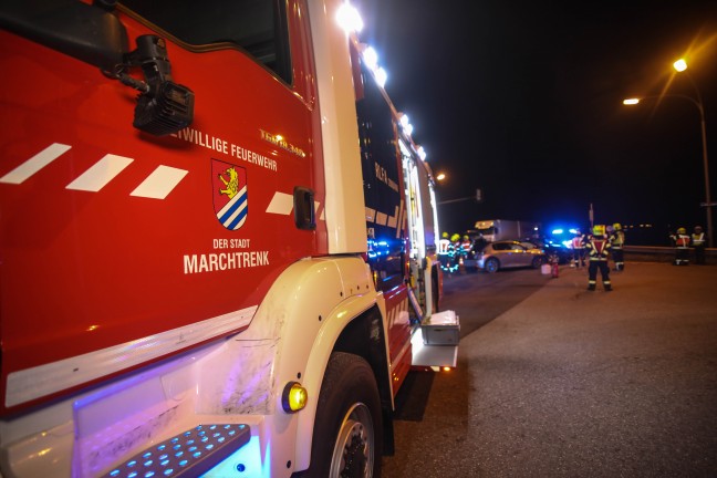Schwerer Kreuzungscrash auf Wiener Strae in Marchtrenk fordert eine verletzte Person