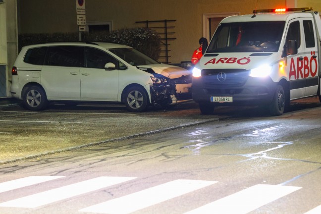 Einsatzkrfte zu Personenrettung nach schwerem Verkehrsunfall in Attnang-Puchheim alarmiert