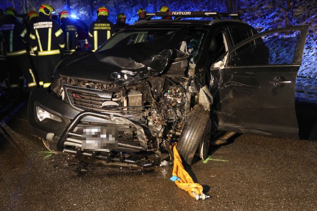 Schwerer Crash zwischen Kleintransporter, LKW und zwei PKW auf Pyhrnpass Strae bei St. Pankraz