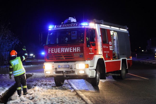 Schwerer Crash zwischen Kleintransporter, LKW und zwei PKW auf Pyhrnpass Strae bei St. Pankraz