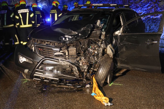 Schwerer Crash zwischen Kleintransporter, LKW und zwei PKW auf Pyhrnpass Strae bei St. Pankraz