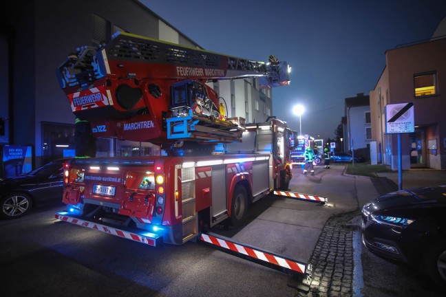 Passanten vermuteten Brand im Dachbereich eines Gebudes in Marchtrenk