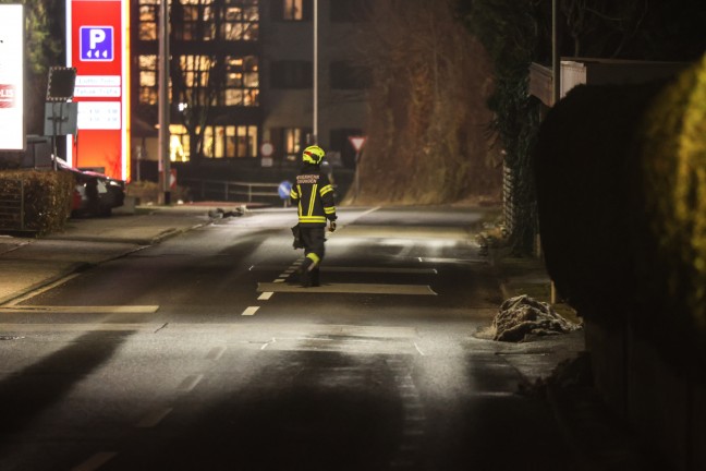 Feuerwehr und Polizei bei Suchaktion nach abgngiger Person in Gmunden im Einsatz
