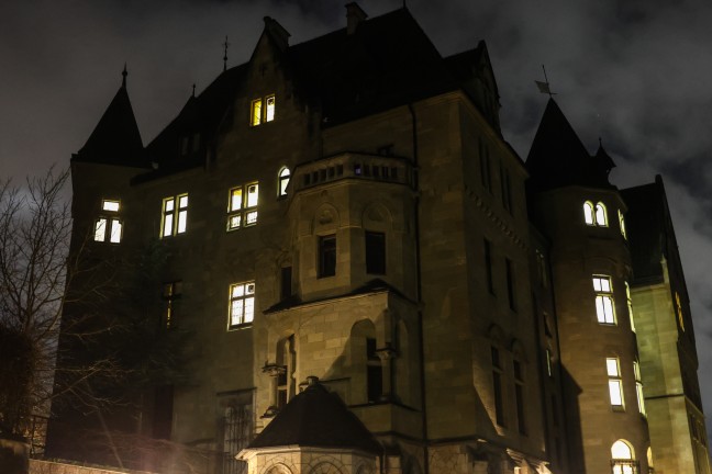 Feuerwehr und Polizei bei Suchaktion nach abgngiger Person in Gmunden im Einsatz