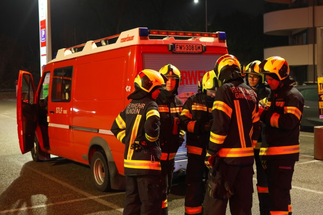 Feuerwehr und Polizei bei Suchaktion nach abgngiger Person in Gmunden im Einsatz