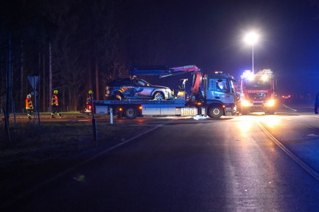 Schwerer Kreuzungscrash zwischen zwei PKW auf Voralpenstrae bei Sierning
