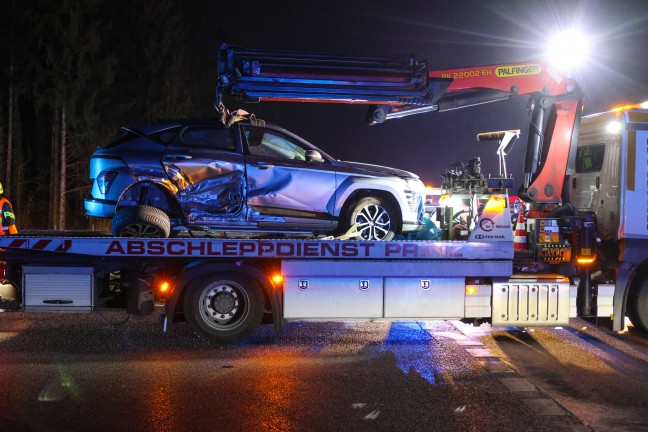 Schwerer Kreuzungscrash zwischen zwei PKW auf Voralpenstrae bei Sierning