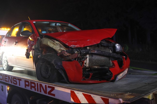 Schwerer Kreuzungscrash zwischen zwei PKW auf Voralpenstrae bei Sierning