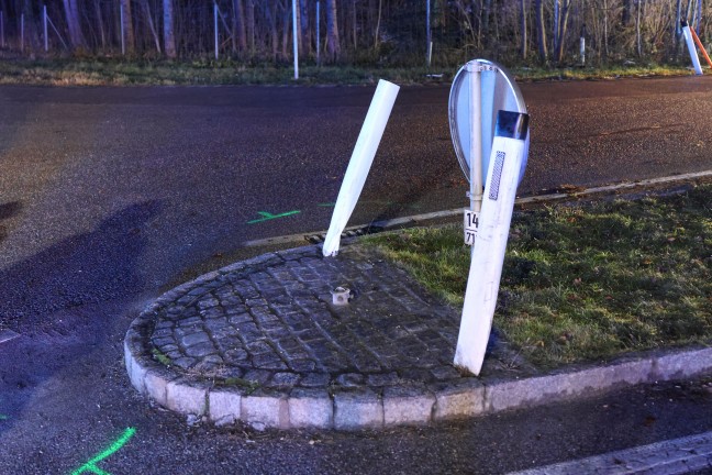 Schwerer Kreuzungscrash zwischen zwei PKW auf Voralpenstrae bei Sierning