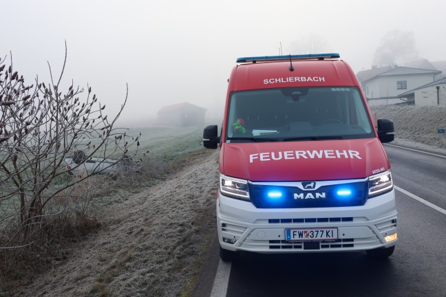 Autoberschlag: PKW auf leicht vereister Pyhrnpass Strae bei Schlierbach von Strae abgekommen