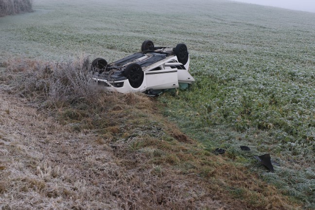 Autoberschlag: PKW auf leicht vereister Pyhrnpass Strae bei Schlierbach von Strae abgekommen