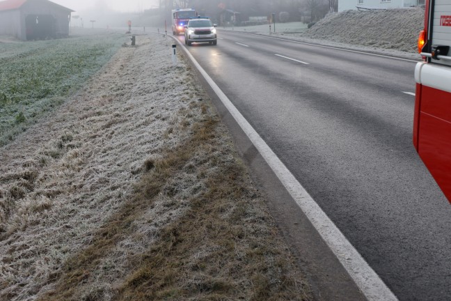 Autoberschlag: PKW auf leicht vereister Pyhrnpass Strae bei Schlierbach von Strae abgekommen