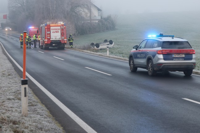 Autoberschlag: PKW auf leicht vereister Pyhrnpass Strae bei Schlierbach von Strae abgekommen