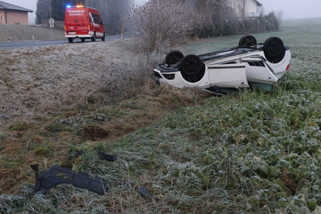 Autoberschlag: PKW auf leicht vereister Pyhrnpass Strae bei Schlierbach von Strae abgekommen