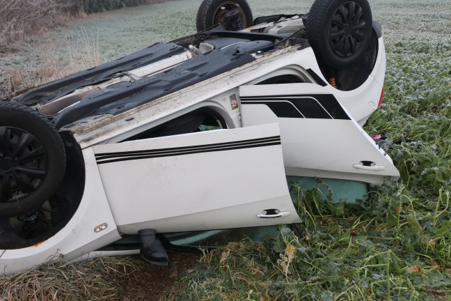 Autoberschlag: PKW auf leicht vereister Pyhrnpass Strae bei Schlierbach von Strae abgekommen