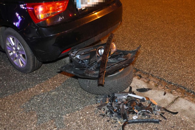 Personenrettung nach Crash: Zwei Verletzte bei Verkehrsunfall auf einer Kreuzung in Wels-Lichtenegg